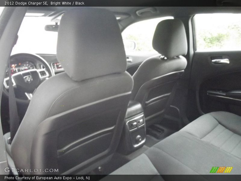 Bright White / Black 2012 Dodge Charger SE