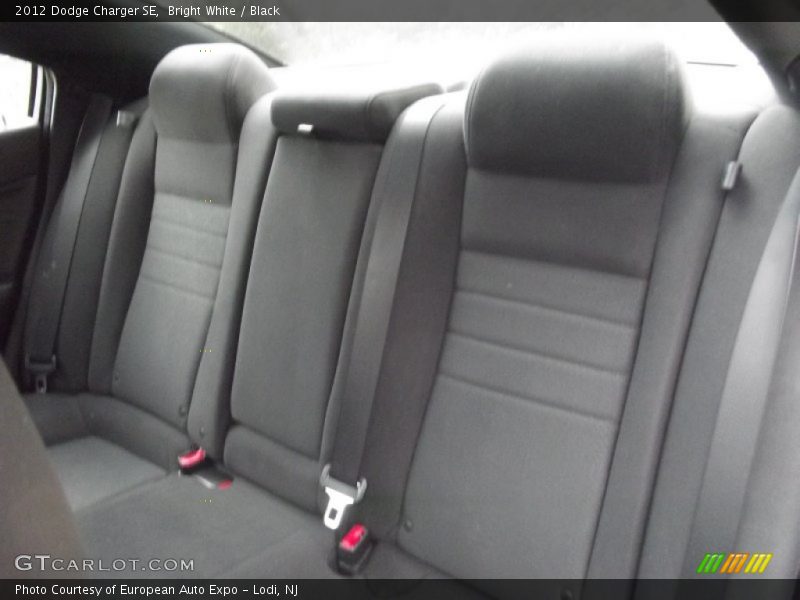 Bright White / Black 2012 Dodge Charger SE