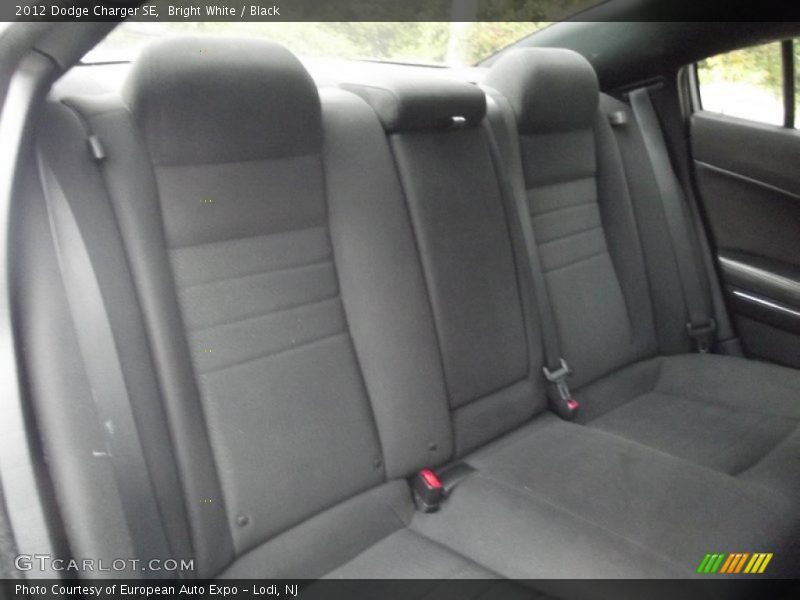 Bright White / Black 2012 Dodge Charger SE