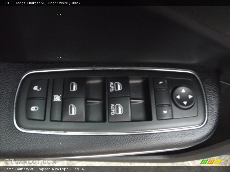 Bright White / Black 2012 Dodge Charger SE