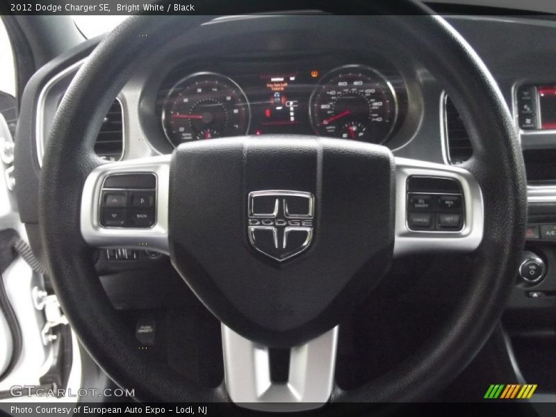 Bright White / Black 2012 Dodge Charger SE