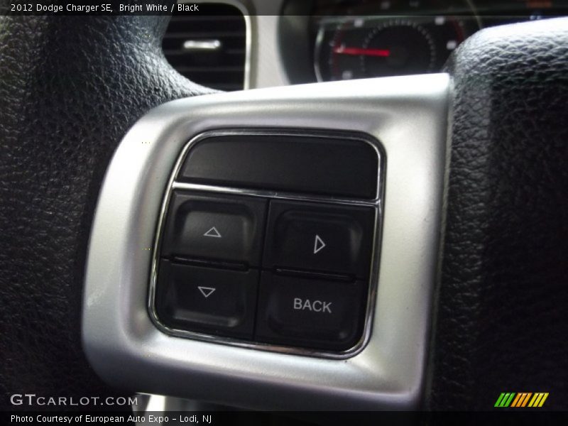Bright White / Black 2012 Dodge Charger SE