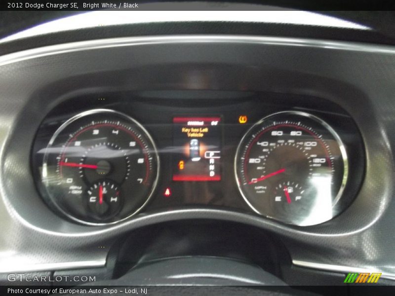 Bright White / Black 2012 Dodge Charger SE