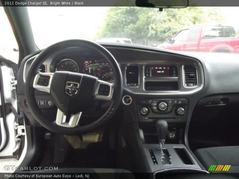 Bright White / Black 2012 Dodge Charger SE