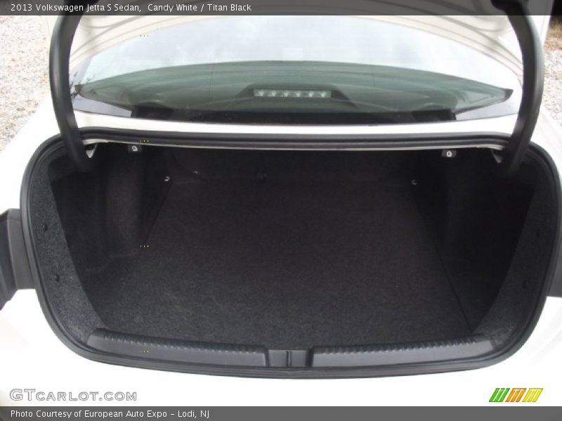 Candy White / Titan Black 2013 Volkswagen Jetta S Sedan