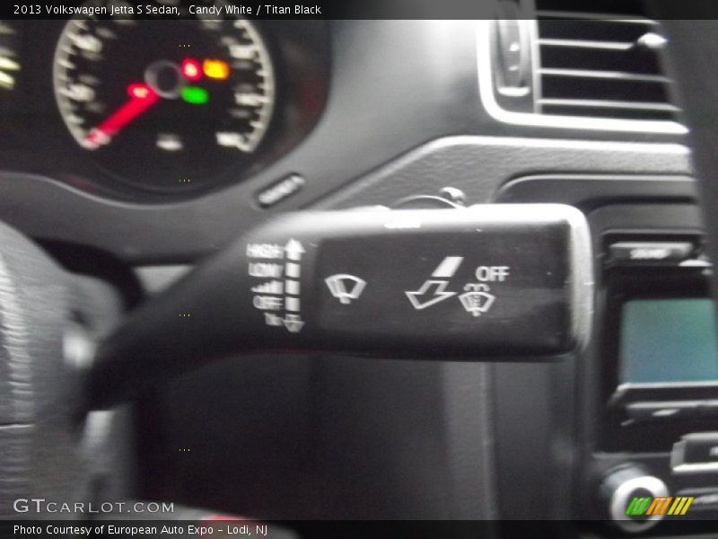 Candy White / Titan Black 2013 Volkswagen Jetta S Sedan