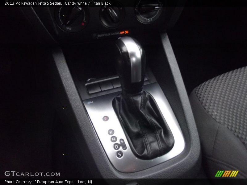 Candy White / Titan Black 2013 Volkswagen Jetta S Sedan