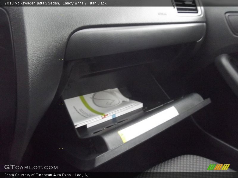 Candy White / Titan Black 2013 Volkswagen Jetta S Sedan