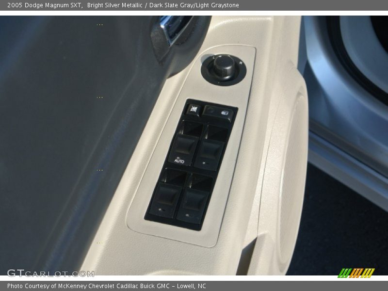 Bright Silver Metallic / Dark Slate Gray/Light Graystone 2005 Dodge Magnum SXT
