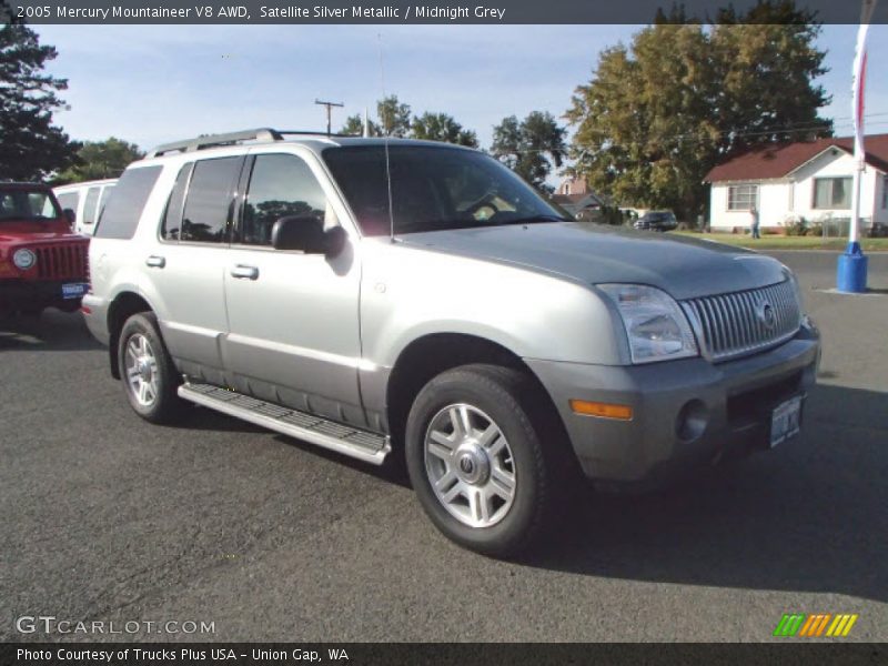 Satellite Silver Metallic / Midnight Grey 2005 Mercury Mountaineer V8 AWD