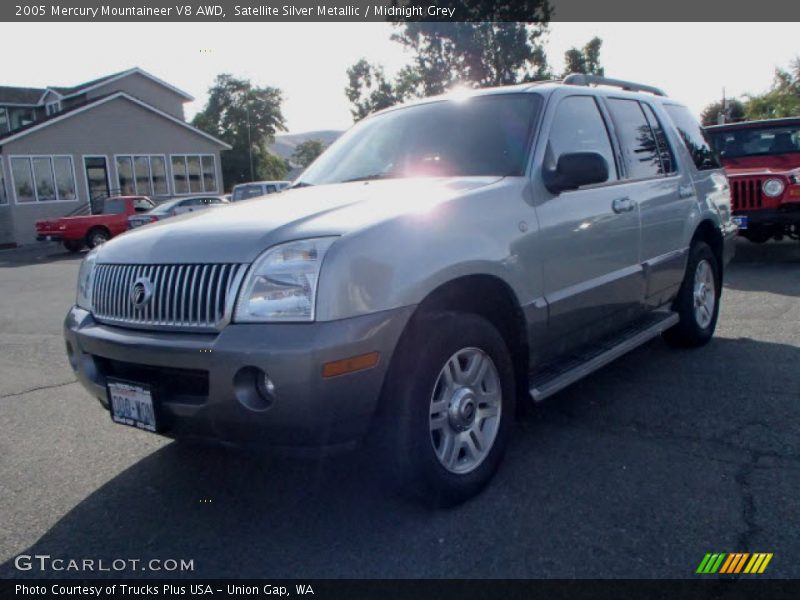 Satellite Silver Metallic / Midnight Grey 2005 Mercury Mountaineer V8 AWD