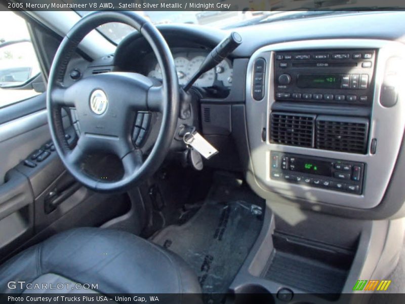 Satellite Silver Metallic / Midnight Grey 2005 Mercury Mountaineer V8 AWD