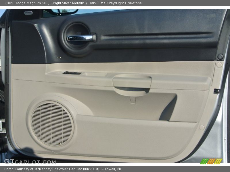 Bright Silver Metallic / Dark Slate Gray/Light Graystone 2005 Dodge Magnum SXT