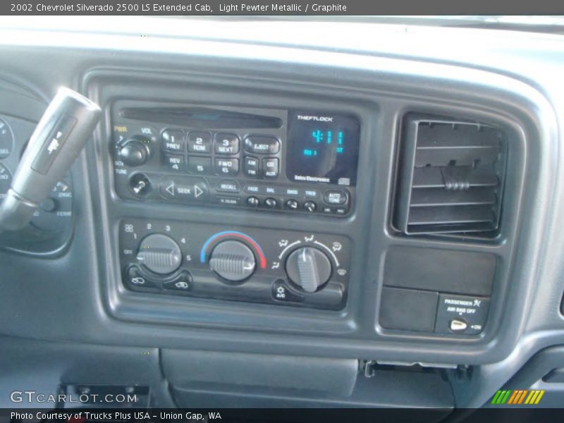 Light Pewter Metallic / Graphite 2002 Chevrolet Silverado 2500 LS Extended Cab