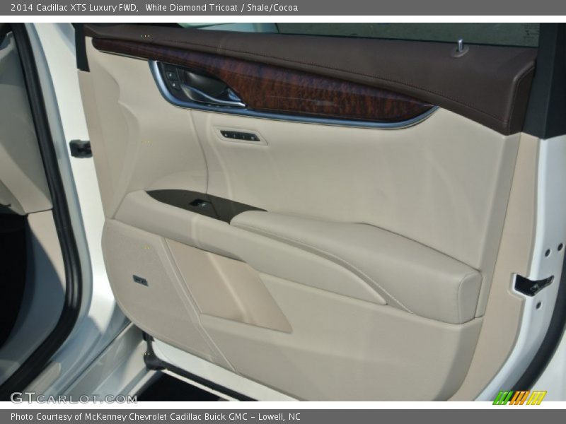 White Diamond Tricoat / Shale/Cocoa 2014 Cadillac XTS Luxury FWD