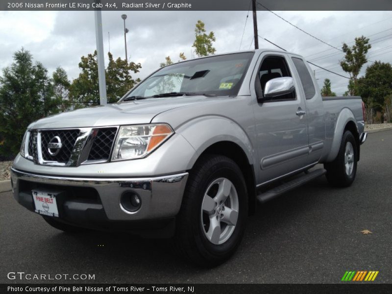 Radiant Silver / Graphite 2006 Nissan Frontier LE King Cab 4x4
