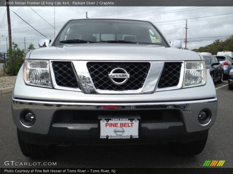 Radiant Silver / Graphite 2006 Nissan Frontier LE King Cab 4x4