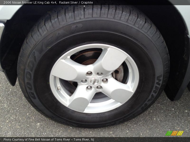 Radiant Silver / Graphite 2006 Nissan Frontier LE King Cab 4x4