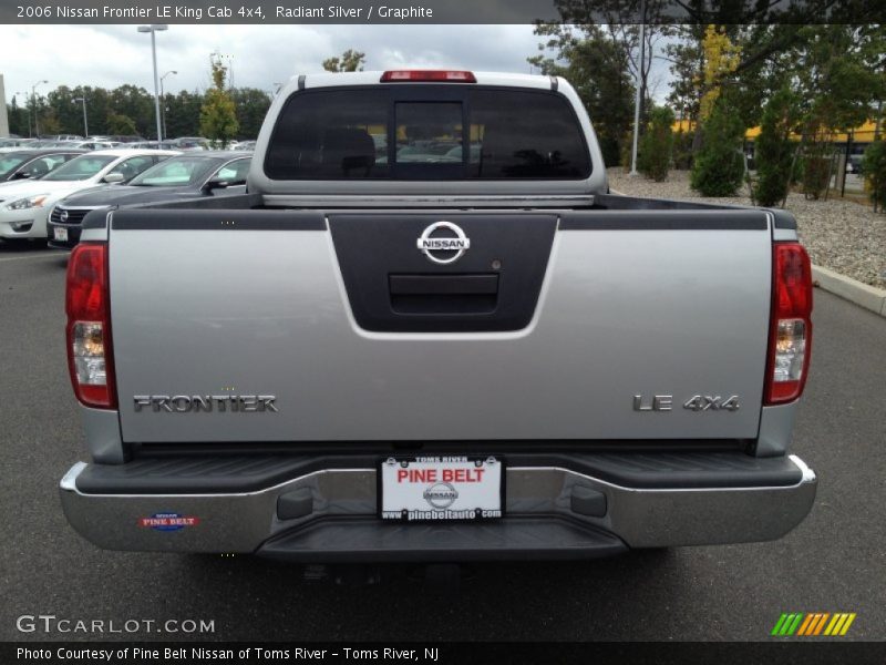 Radiant Silver / Graphite 2006 Nissan Frontier LE King Cab 4x4