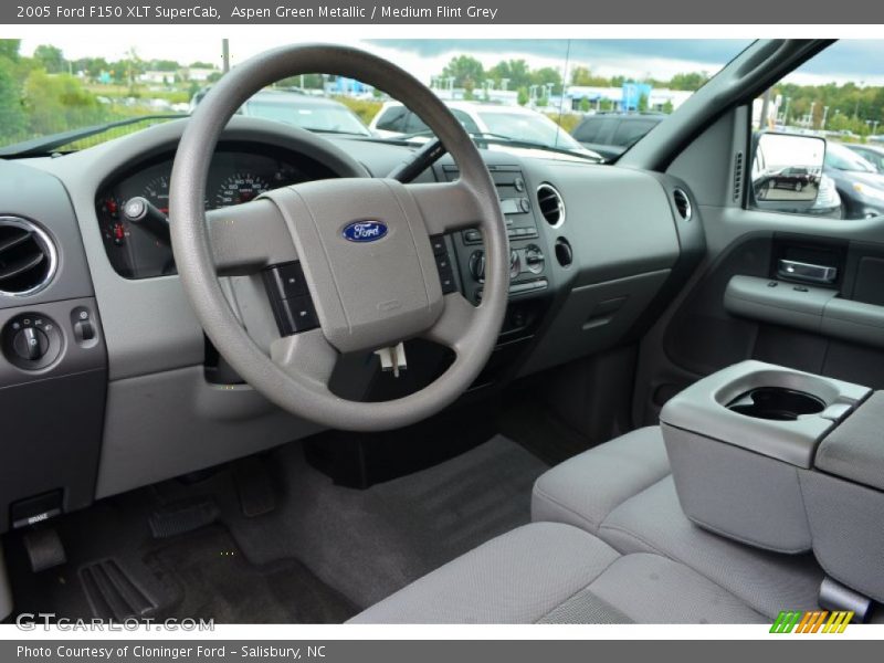 Aspen Green Metallic / Medium Flint Grey 2005 Ford F150 XLT SuperCab
