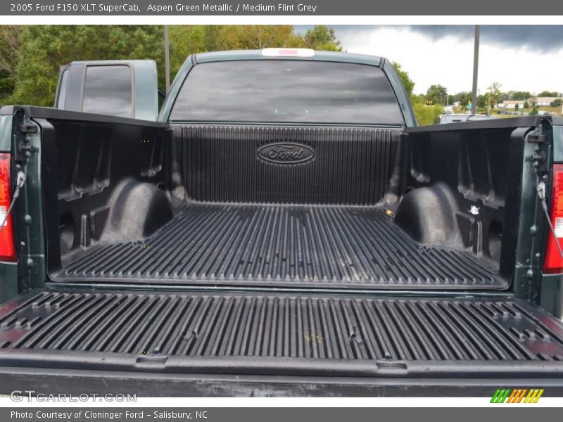 Aspen Green Metallic / Medium Flint Grey 2005 Ford F150 XLT SuperCab