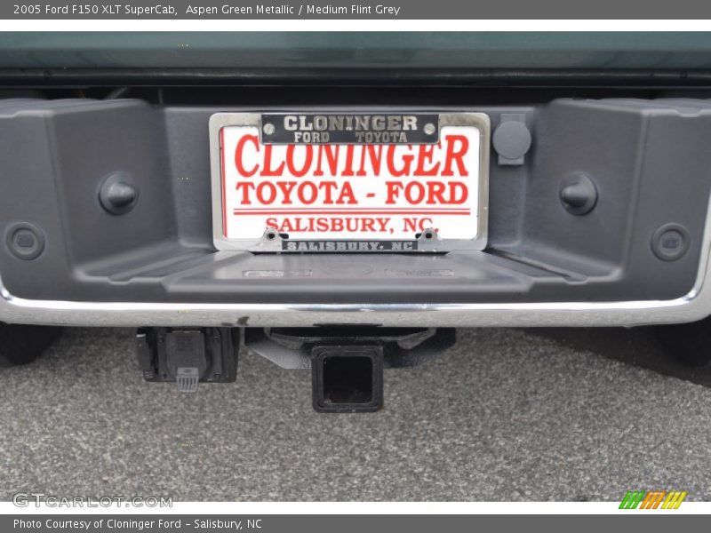 Aspen Green Metallic / Medium Flint Grey 2005 Ford F150 XLT SuperCab