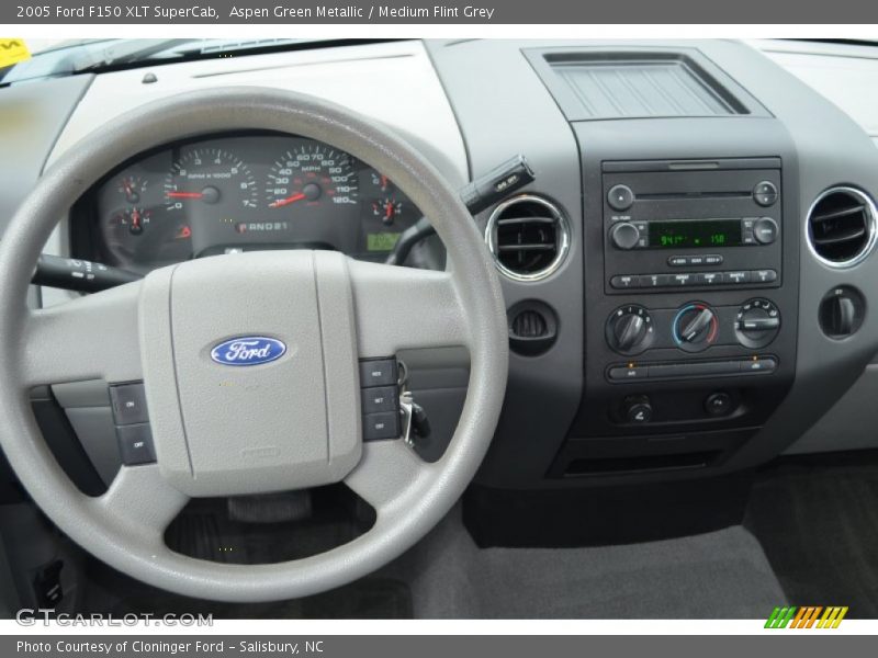 Aspen Green Metallic / Medium Flint Grey 2005 Ford F150 XLT SuperCab