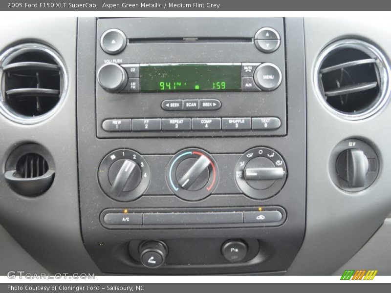 Aspen Green Metallic / Medium Flint Grey 2005 Ford F150 XLT SuperCab