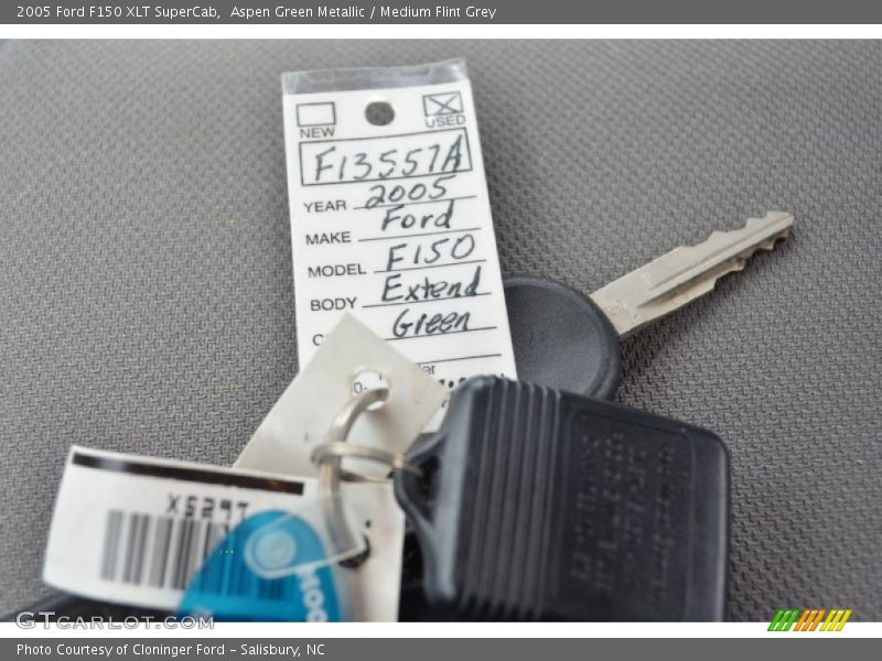 Aspen Green Metallic / Medium Flint Grey 2005 Ford F150 XLT SuperCab