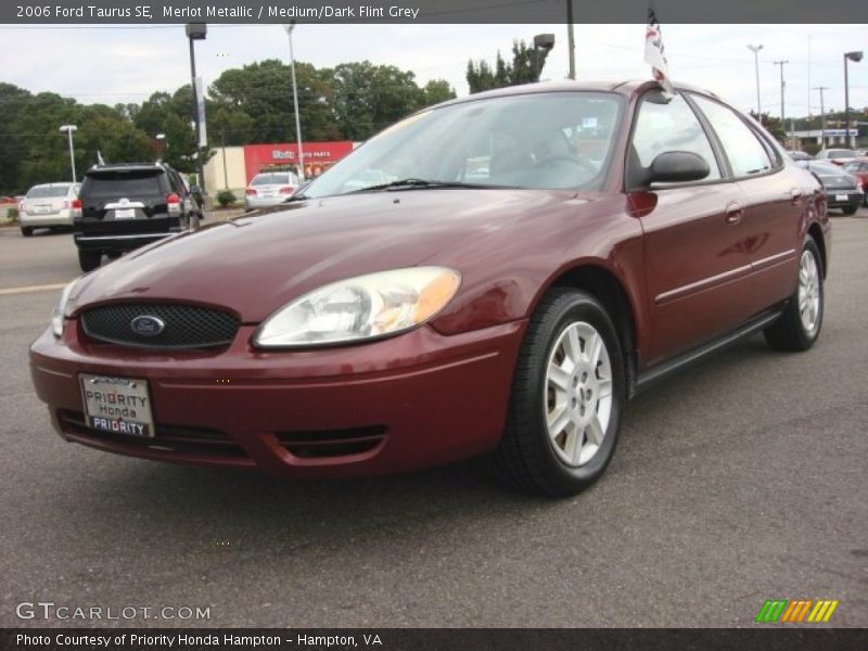 Merlot Metallic / Medium/Dark Flint Grey 2006 Ford Taurus SE