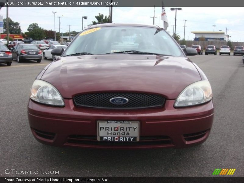 Merlot Metallic / Medium/Dark Flint Grey 2006 Ford Taurus SE