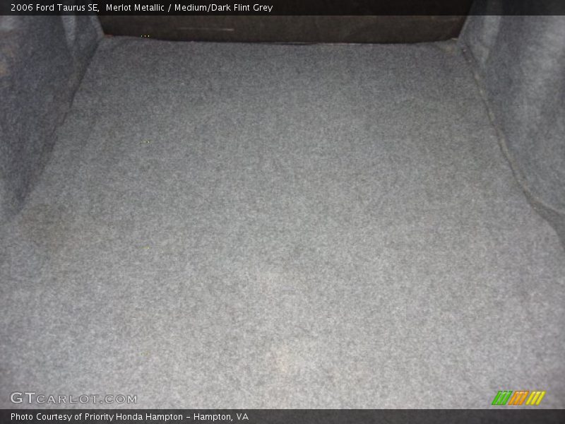 Merlot Metallic / Medium/Dark Flint Grey 2006 Ford Taurus SE