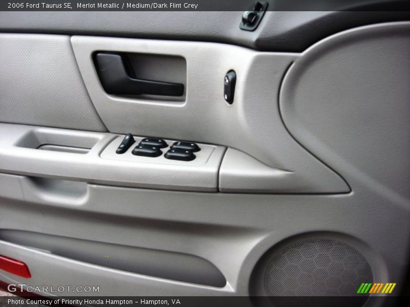 Merlot Metallic / Medium/Dark Flint Grey 2006 Ford Taurus SE