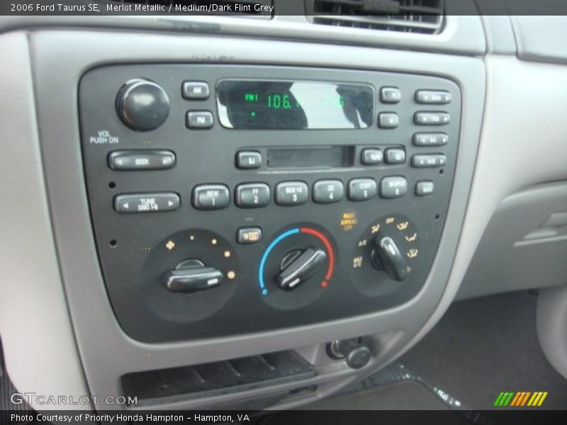 Merlot Metallic / Medium/Dark Flint Grey 2006 Ford Taurus SE