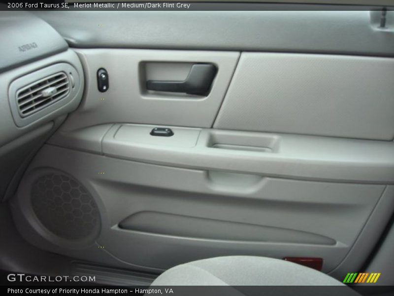 Merlot Metallic / Medium/Dark Flint Grey 2006 Ford Taurus SE