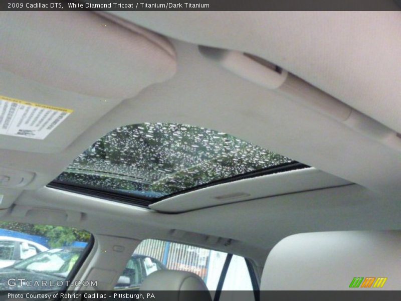 White Diamond Tricoat / Titanium/Dark Titanium 2009 Cadillac DTS