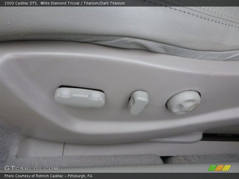 White Diamond Tricoat / Titanium/Dark Titanium 2009 Cadillac DTS