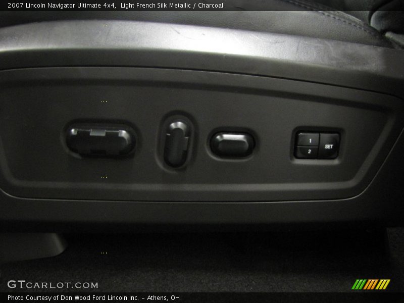 Light French Silk Metallic / Charcoal 2007 Lincoln Navigator Ultimate 4x4