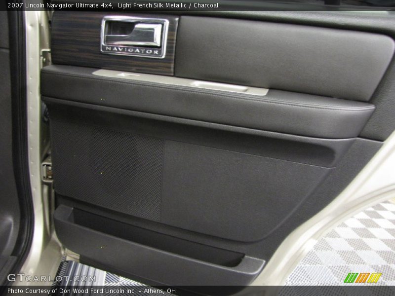 Light French Silk Metallic / Charcoal 2007 Lincoln Navigator Ultimate 4x4