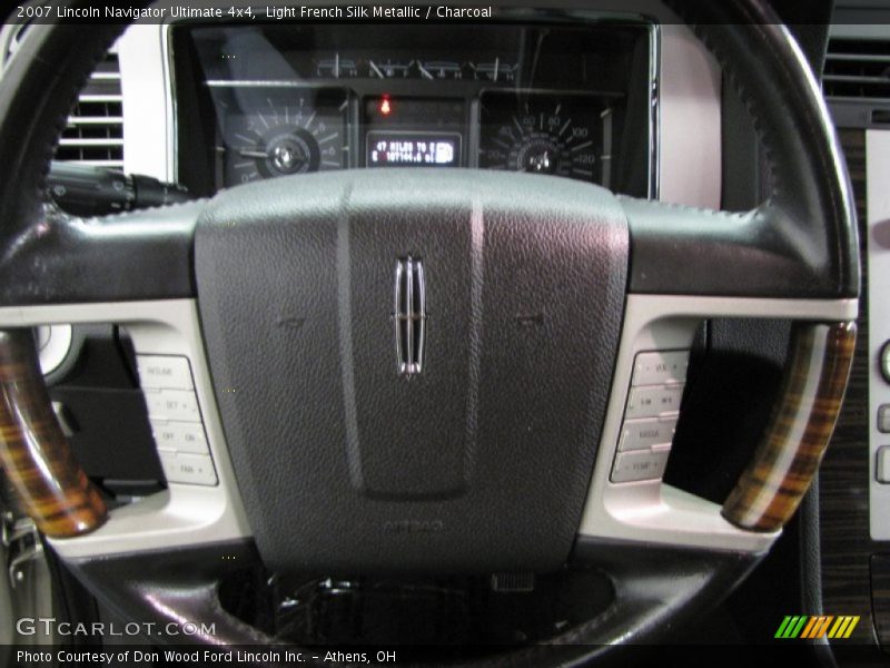 2007 Navigator Ultimate 4x4 Steering Wheel