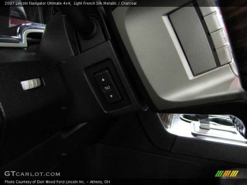 Light French Silk Metallic / Charcoal 2007 Lincoln Navigator Ultimate 4x4