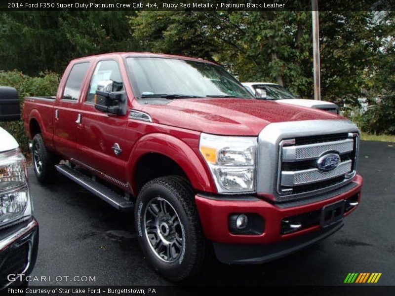 Front 3/4 View of 2014 F350 Super Duty Platinum Crew Cab 4x4