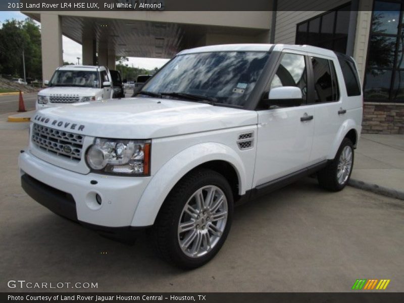 Front 3/4 View of 2013 LR4 HSE LUX