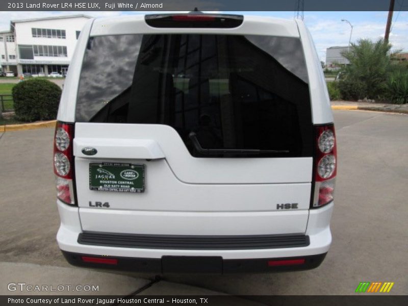 Fuji White / Almond 2013 Land Rover LR4 HSE LUX