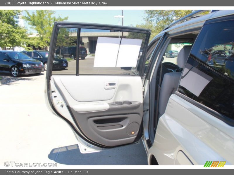 Millenium Silver Metallic / Gray 2005 Toyota Highlander V6