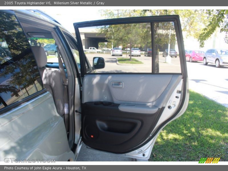 Millenium Silver Metallic / Gray 2005 Toyota Highlander V6