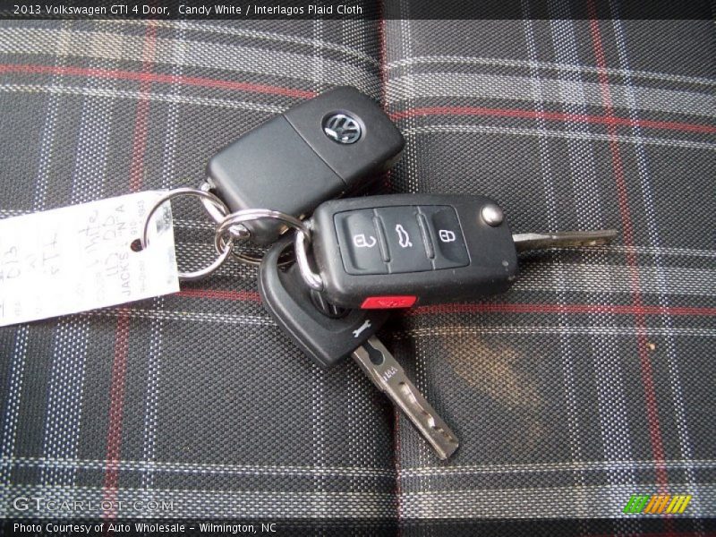 Candy White / Interlagos Plaid Cloth 2013 Volkswagen GTI 4 Door