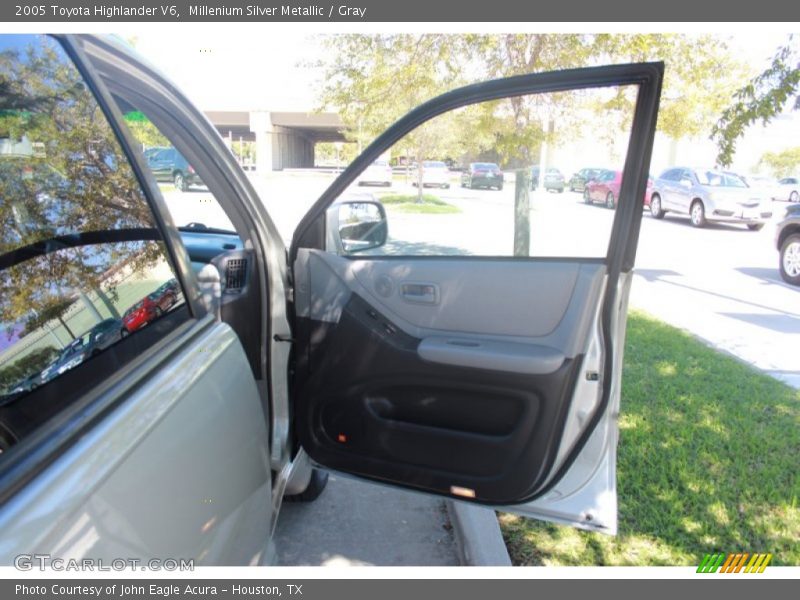 Millenium Silver Metallic / Gray 2005 Toyota Highlander V6