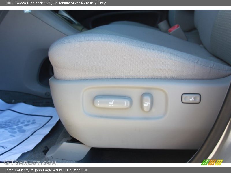 Millenium Silver Metallic / Gray 2005 Toyota Highlander V6