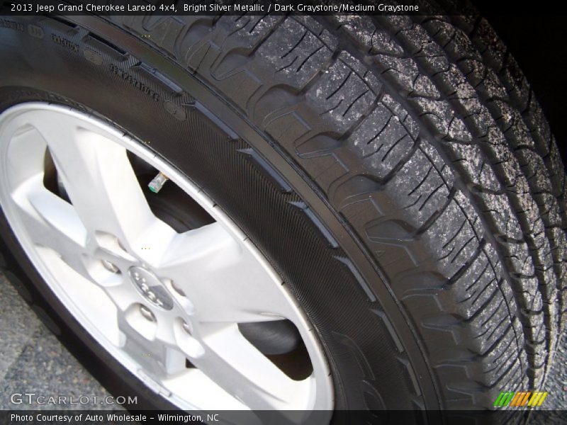 Bright Silver Metallic / Dark Graystone/Medium Graystone 2013 Jeep Grand Cherokee Laredo 4x4